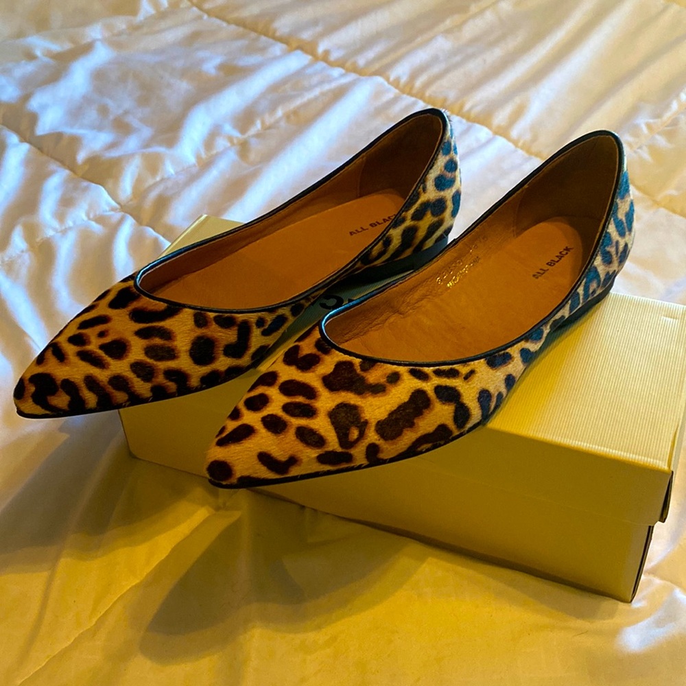 Womens leopard flats